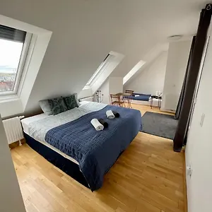 Kwatera prywatna Eca Rooftop Live - Private & Serviced